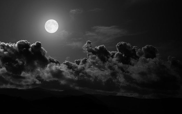 e8WXUiz-700x438 Black and White Photography: Monochrome Pictures That You’ll Love