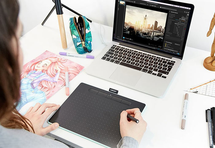 71RP5cWN2JL._SL1000_-700x484 Gifts for Graphic Designers: Adding Style to Their Workspace