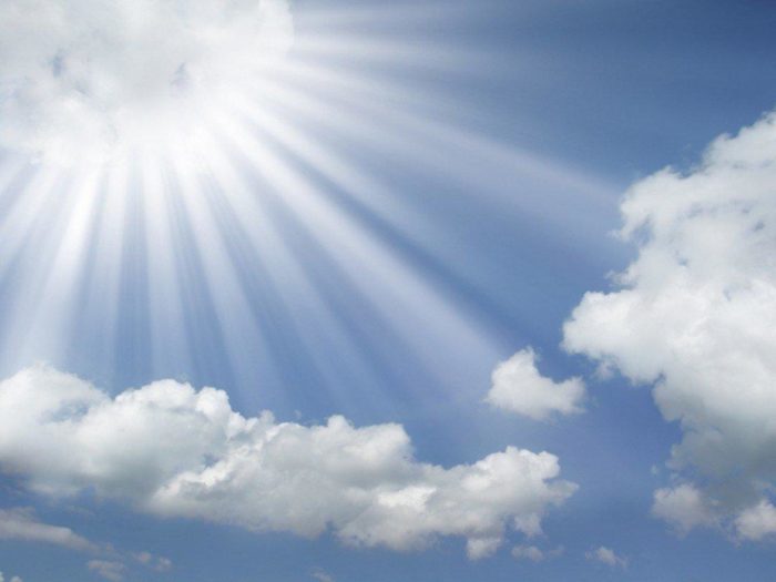 sun-rays-coming-out-of-the-clouds-backgrounds-wallpapers-700x525 Clouds background images to use in your designs