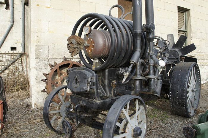 STEAMPUNK-TRACTOR-700x466 Steampunk art and drawing examples that will blow your mind