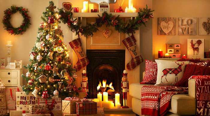 Christmas-Tree-700x386 Beautiful Christmas wallpapers you should download