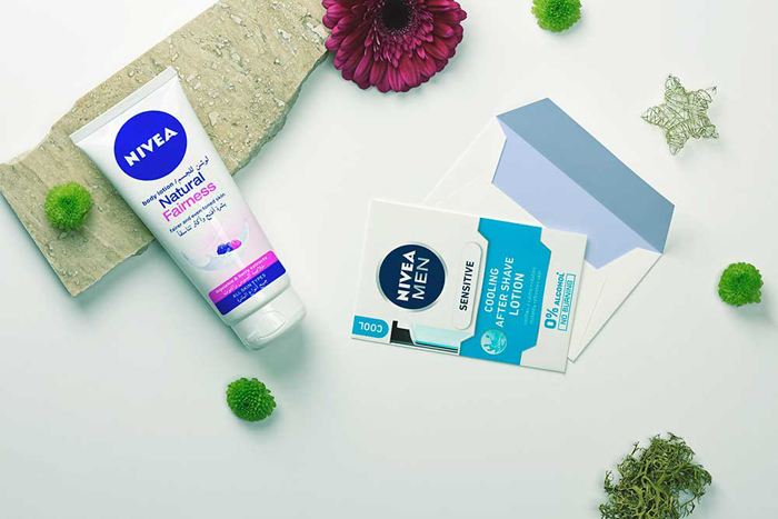 Hand-cream-postvard Get a postcard mockup template out of this neat collection