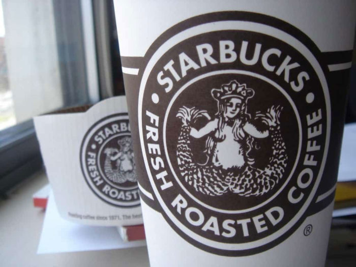 old-starbucks-logo1-700x525 The Starbucks logo and its evolution since it was first created