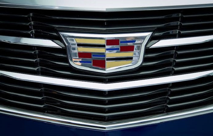 s1-428 The Cadillac logo (emblem) and how it evolved in the past decades