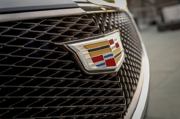 s1-432 The Cadillac logo (emblem) and how it evolved in the past decades