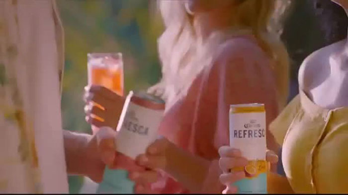 refresca Sippin' on Sunshine: Corona Ads' Positive Messaging Strategy
