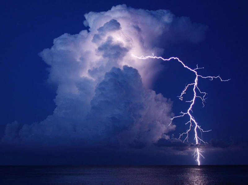 A-Bolt-Of-Positive-Lightning-g-800x598 Really cool lightning wallpaper images for your desktop background