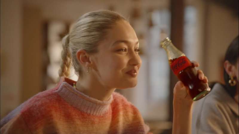 16-5 Coca-Cola Ads: Share Happiness, Refresh Your World