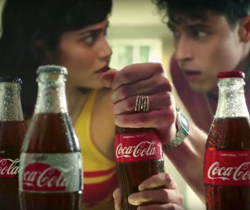 27-1 Coca-Cola Ads: Share Happiness, Refresh Your World