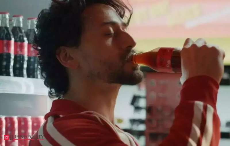 28-1 Coca-Cola Ads: Share Happiness, Refresh Your World