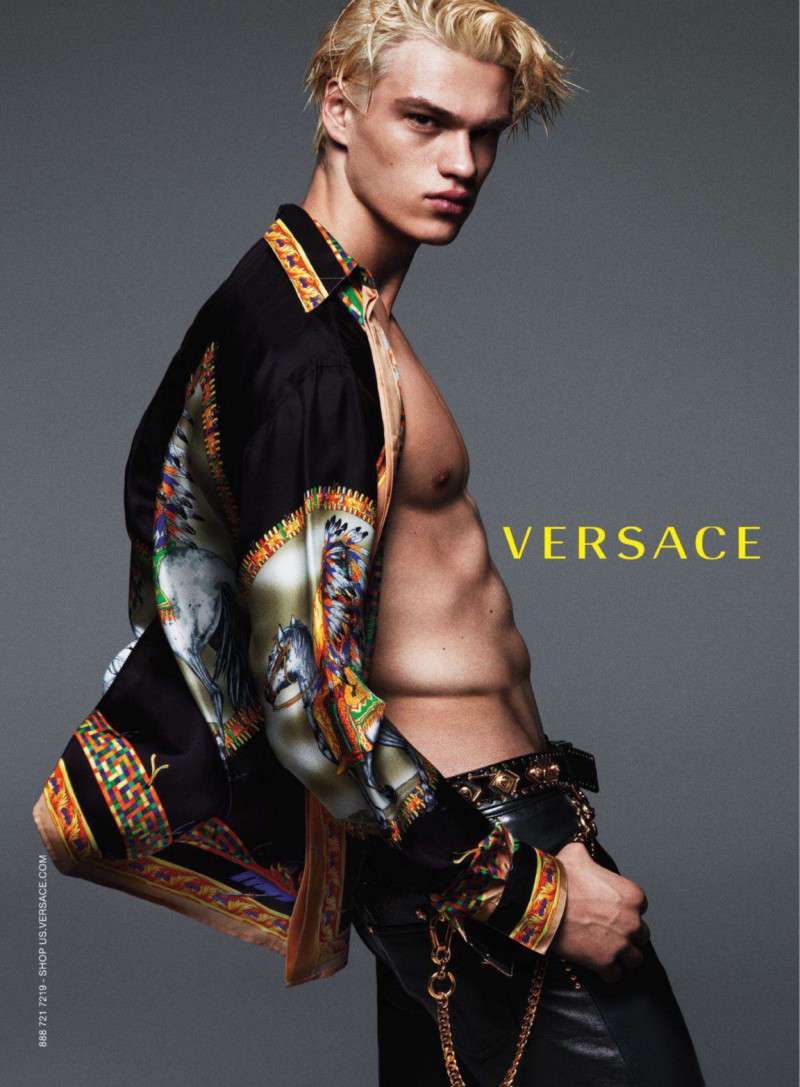 1-2 Versace Ads: Unleash the Power of Bold Italian Fashion