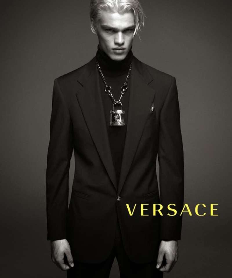 17-3 Versace Ads: Unleash the Power of Bold Italian Fashion