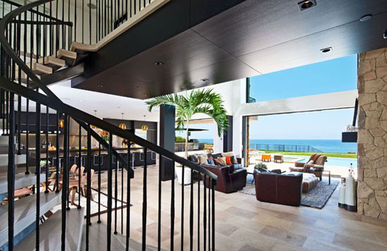 House-in-Malibu2 Luxurious Architecture And Mansion Interior Design (73 Photos)
