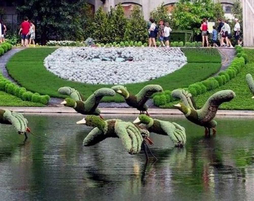 green_sculptures_02 Strange Art That You'll Love (80 Cool Examples Of Art)