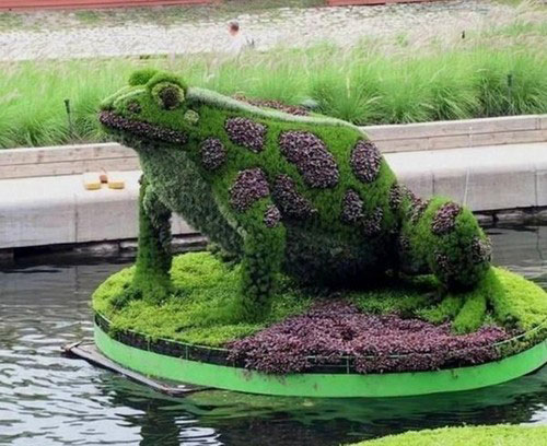 green_sculptures_05 Strange Art That You'll Love (80 Cool Examples Of Art)